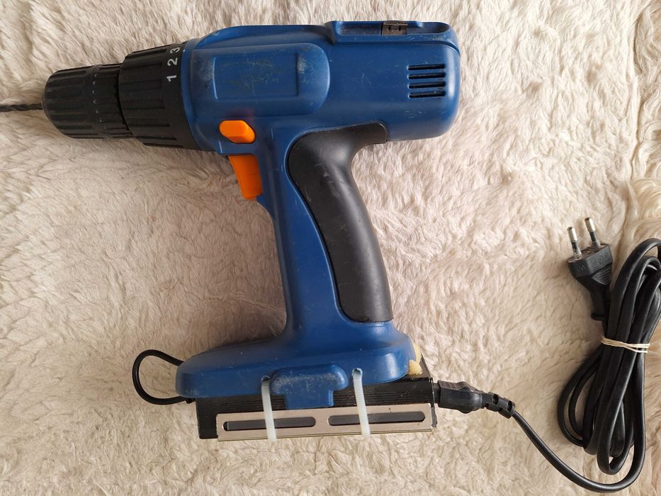 Bormasina de gaurit si insurubat, alimentare 220 v, priza USB