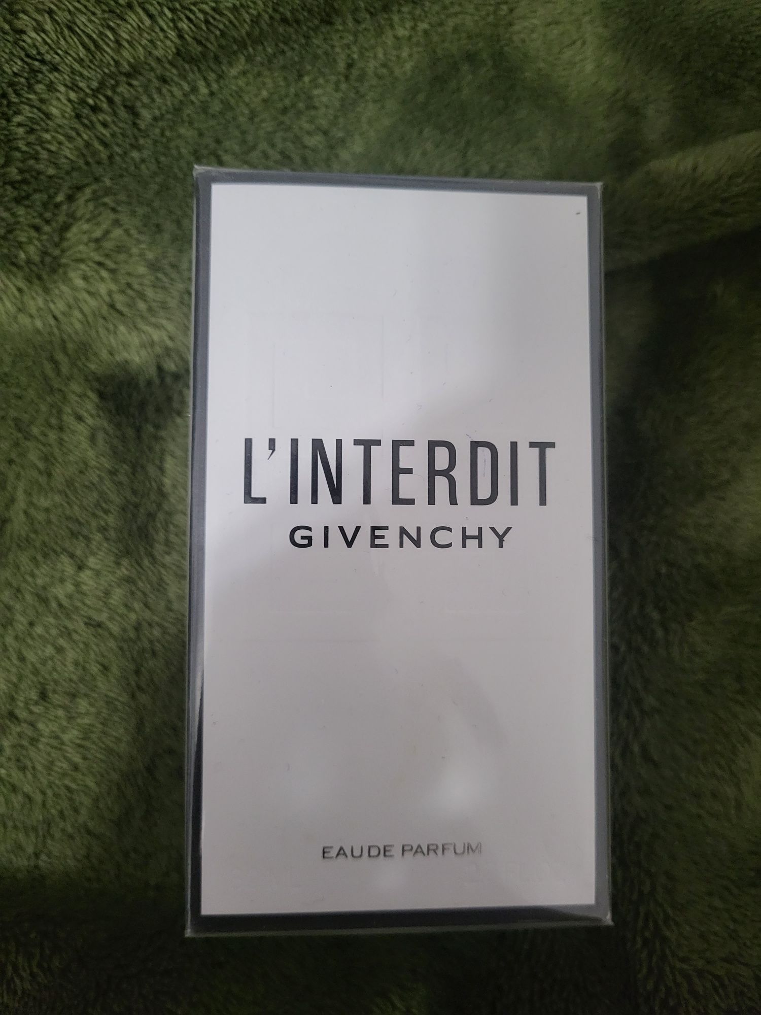 Vând parfum L'Interdit