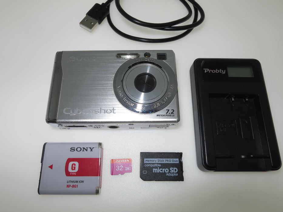 Sony CyberShot W80 цифров фотоапарат дигитална камера отлично състояни