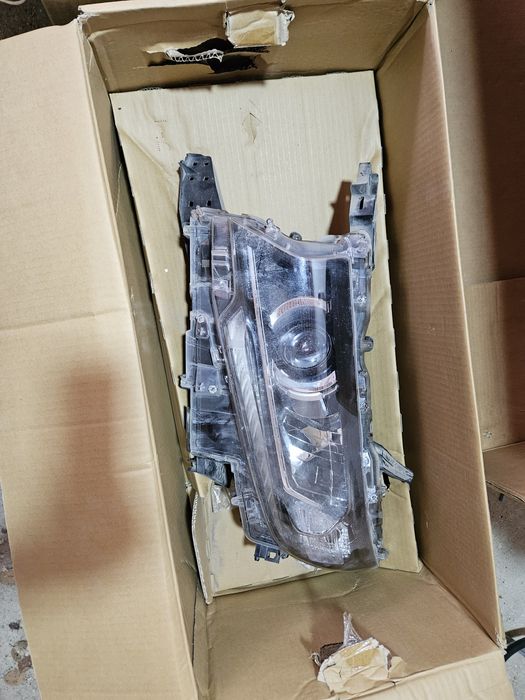 Б/у Фары на Land Cruiser Prado 2020 года