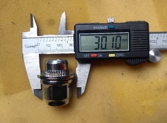 Piulițe Nissan  cu șaibă plata  și guler de centrare M12 x 1.25