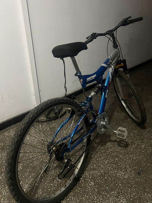 Vând bicicleta  dhs cu suspensie cadru și roata față