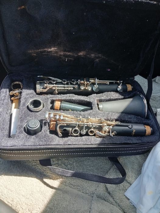 Vând clarinet nou