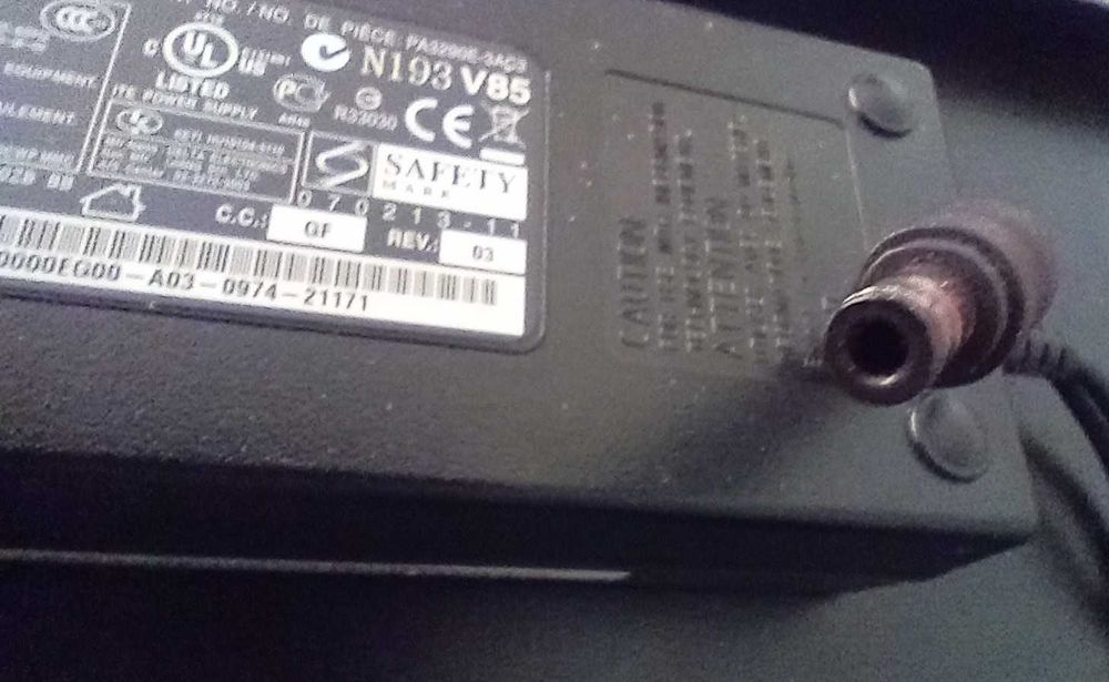 Încărcător Toshiba bun si pt Asus. 19v, 6,32a,
