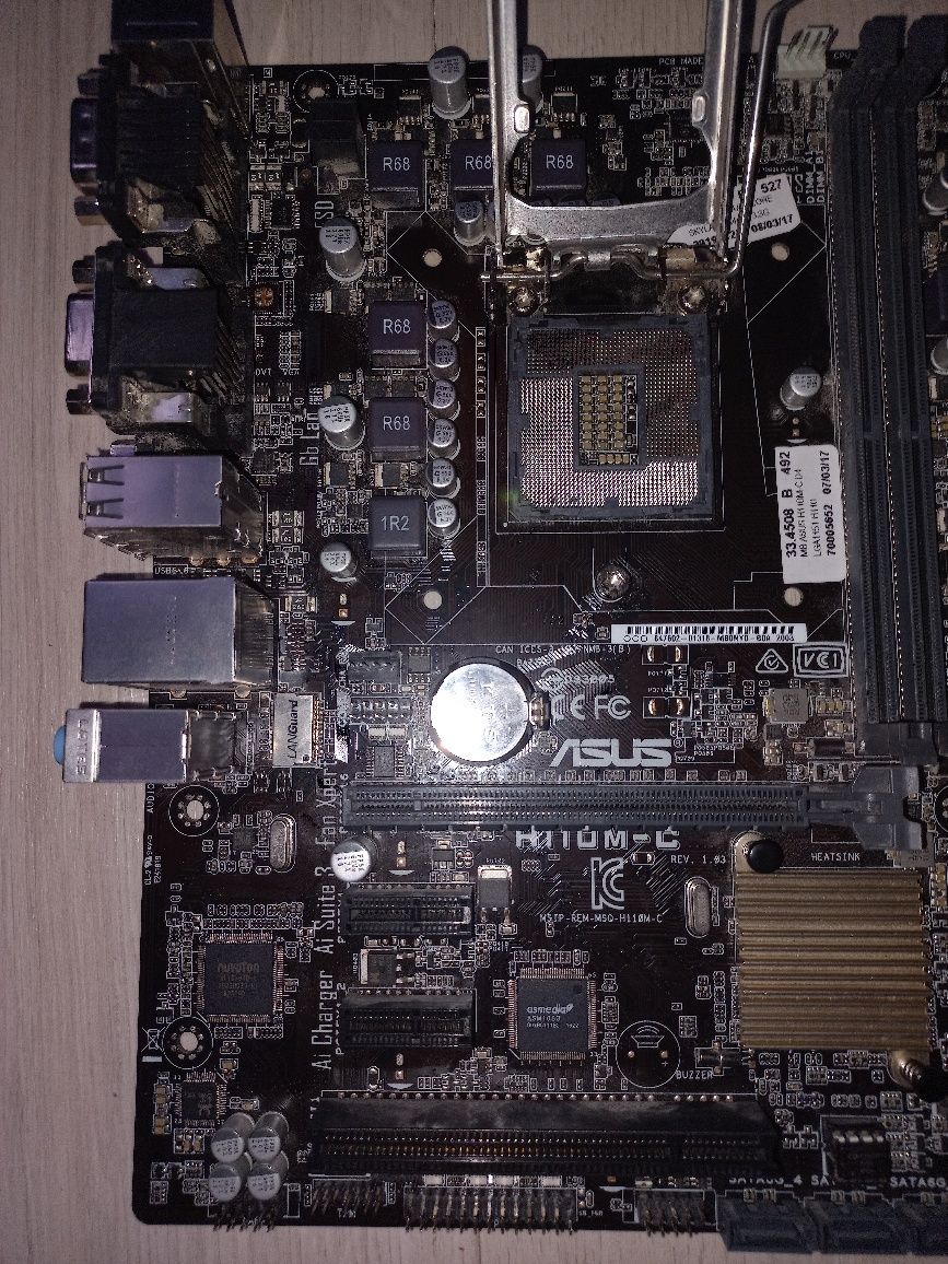 Vând placa de baza ASUS