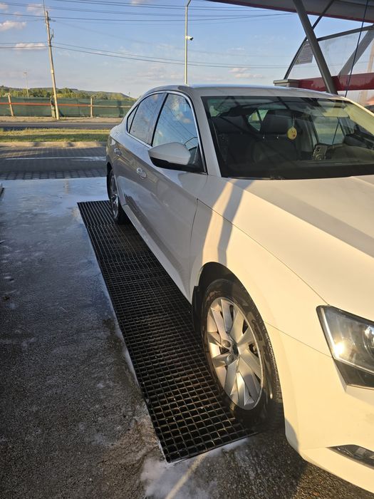 Vând Skoda Superb