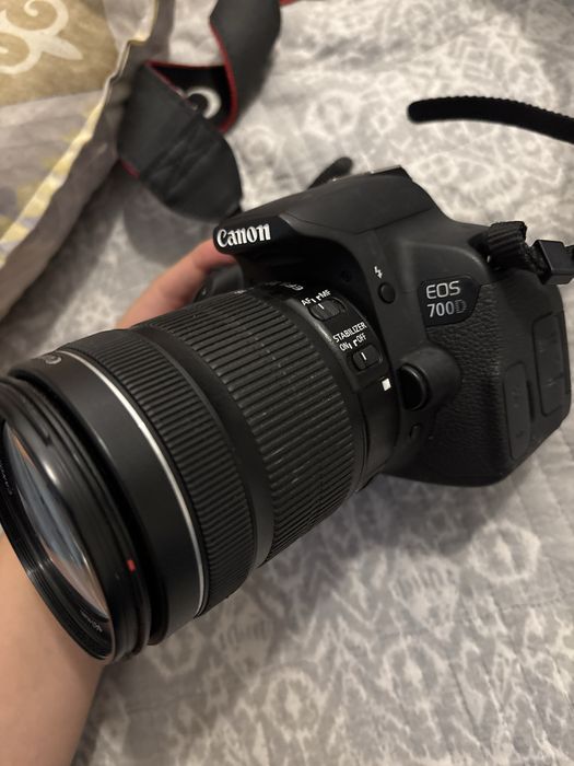 СРОЧНО ТОРГ! Canon EOS 700D с объективом Canon EF-S 18-135mm IS STM