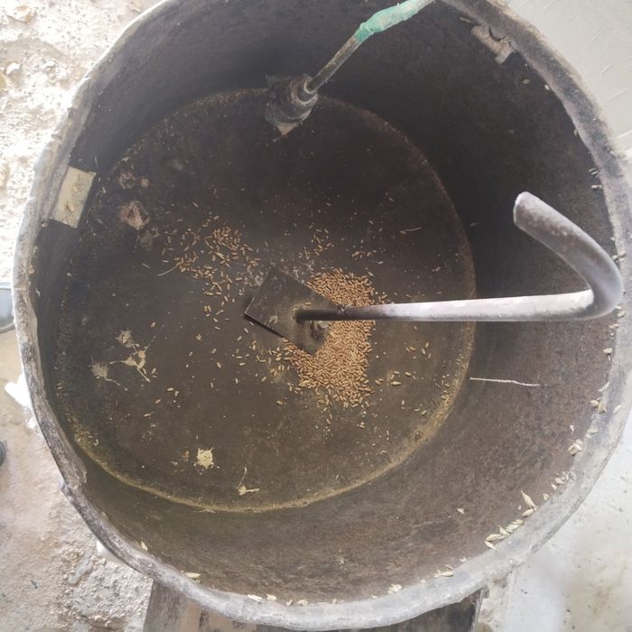 Продается дробилка для зерна.220кв.сетка