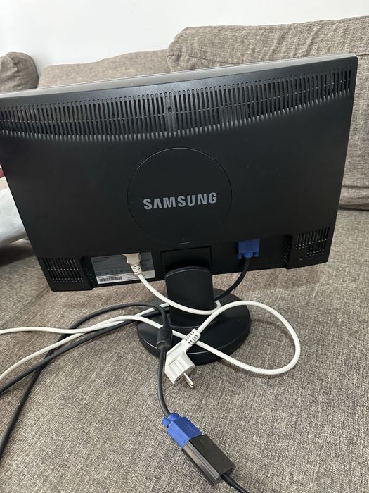 Monitor Samsung Syncmaster 943nw + cabluri - Bucuresti