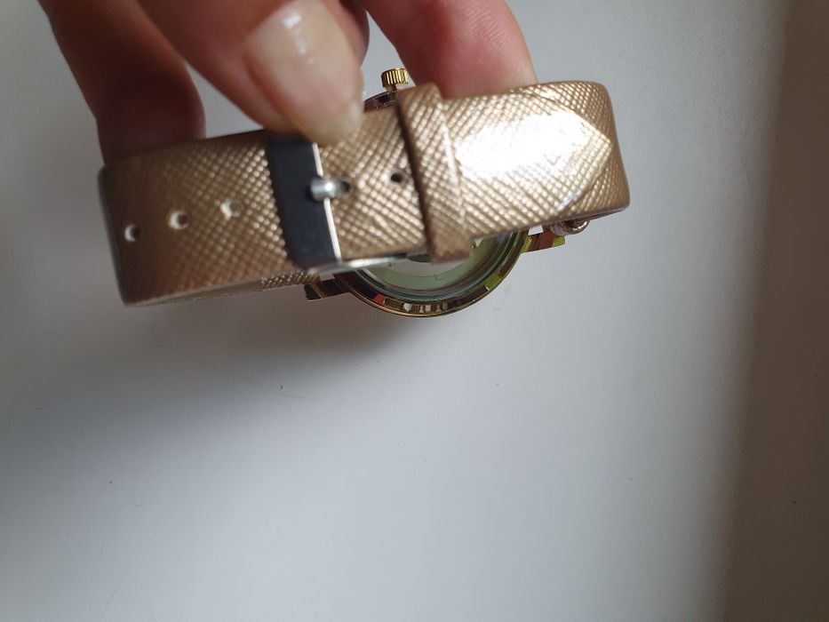 Ceas tip Skeleton si fluture, noi