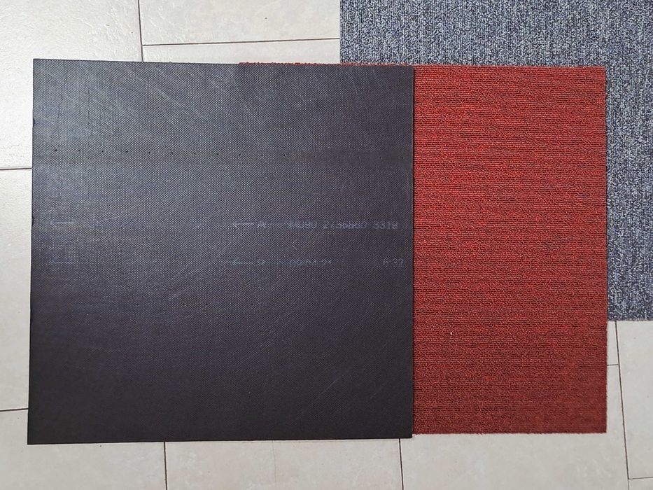 Чисто нови мокетени плочи с размер 50см./50см.