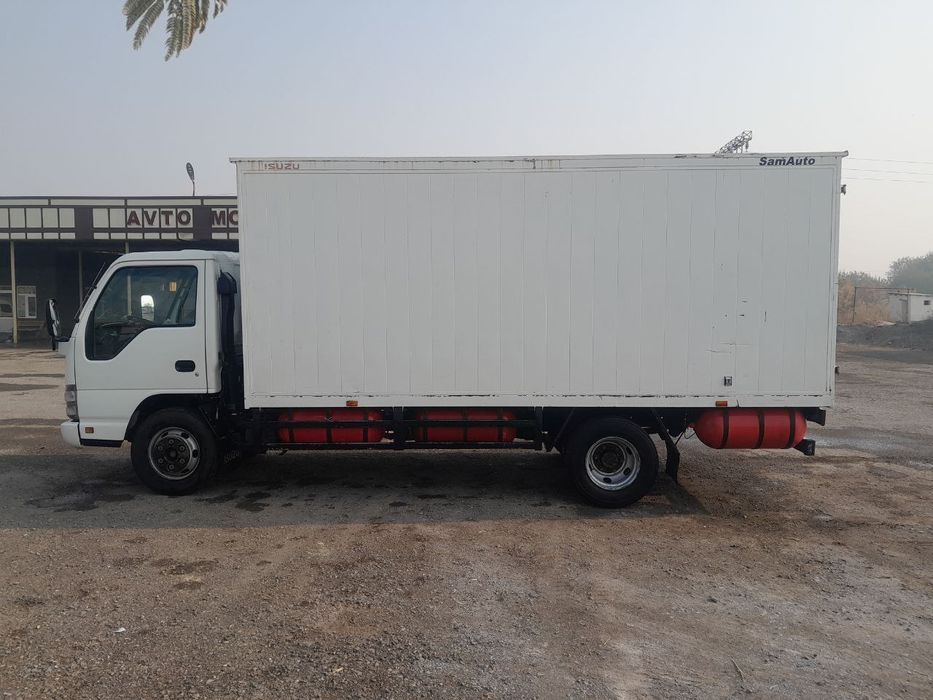 Sirdaryo viloyati xovos tuman Oq changal  , isuzu NQR 2013 Soz moshina