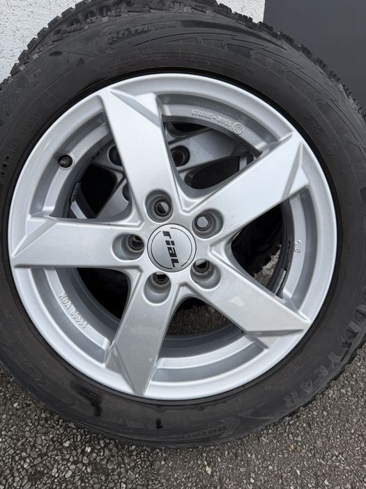 Vand set jante pentru Fabia,Polo,Ibiza 185/60/15 cu anvelope de iarna