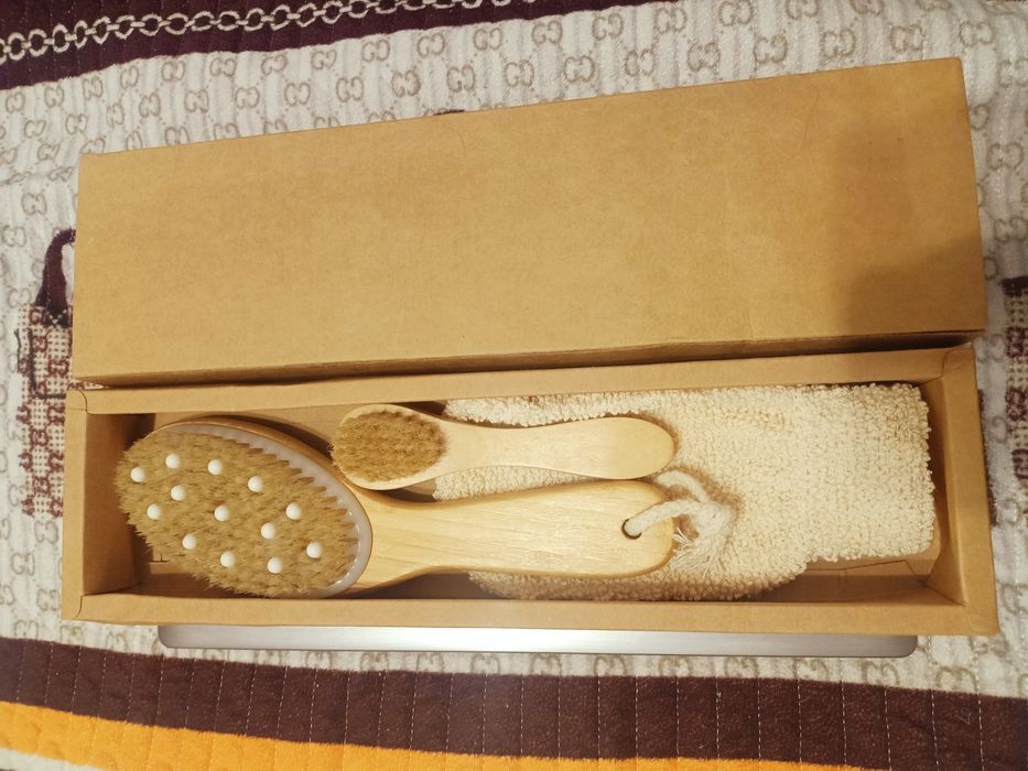 Продам новые массажные щетки