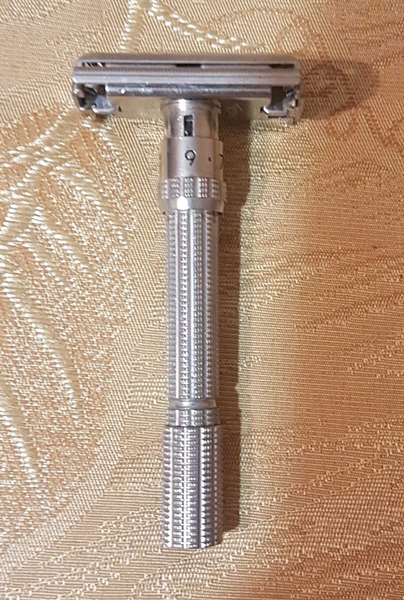 Продавам самобръсначка за класическо бръснене Gillette Slim Adjustable