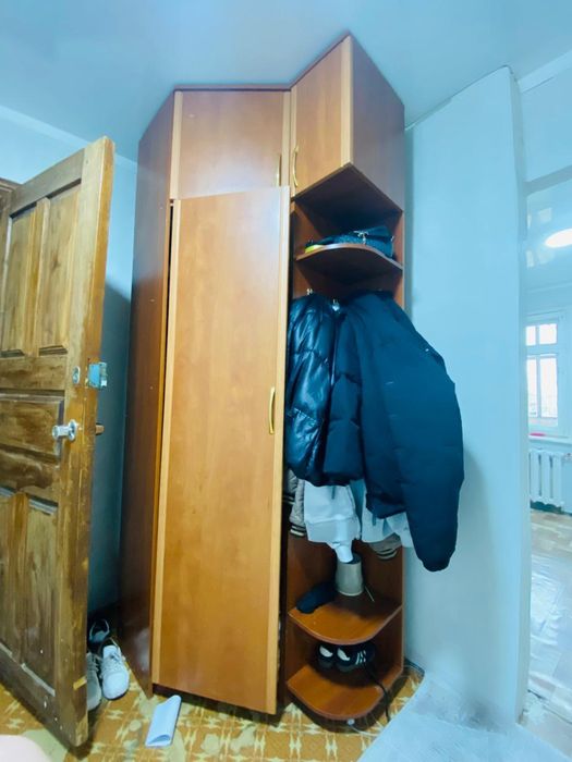 Прихожая и диван