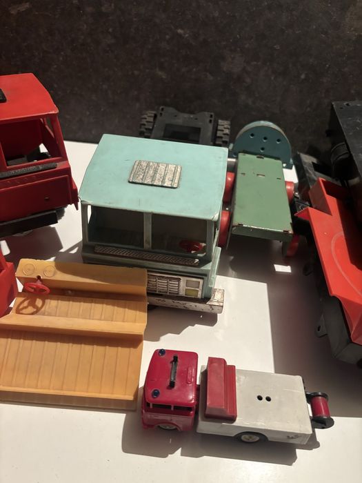 Лот от стари детски играчки за части