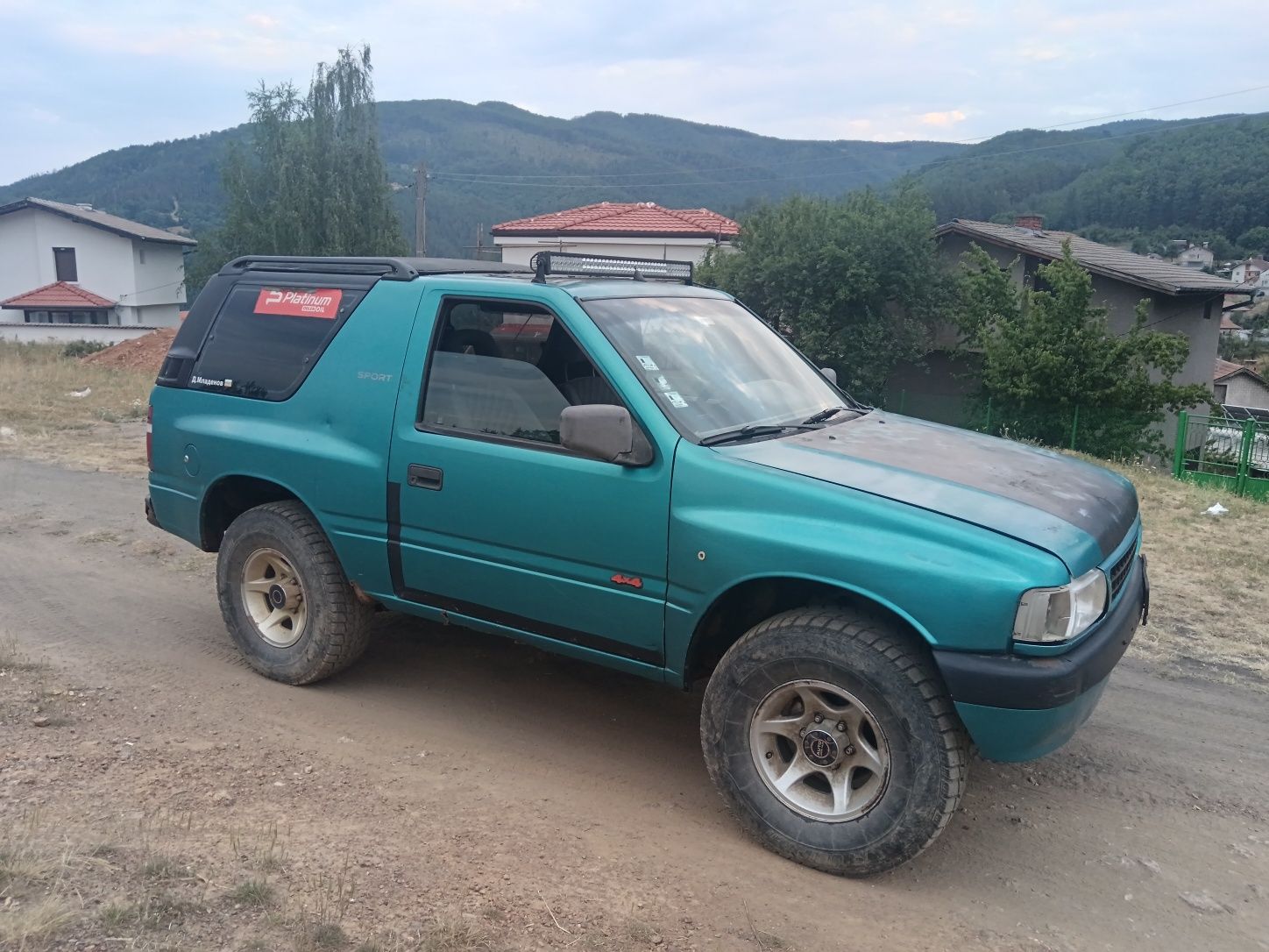 Продавам Опел Фронтера