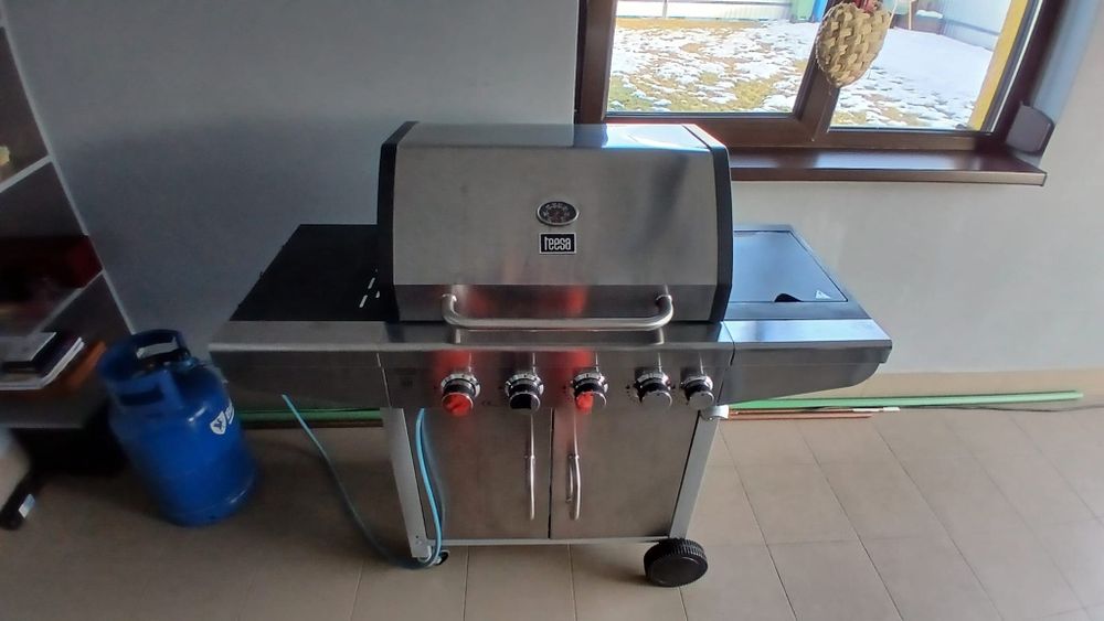 Gril Teesa aproape nou 5 arzătoare din care unul pentru oale