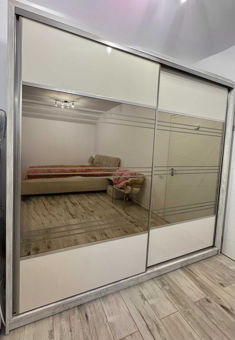 Mobila de vanzare  pat plus saltea + mobilierul din poza
