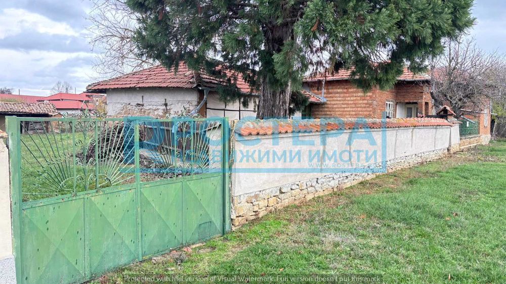 Тухлена Къща в с. Момино