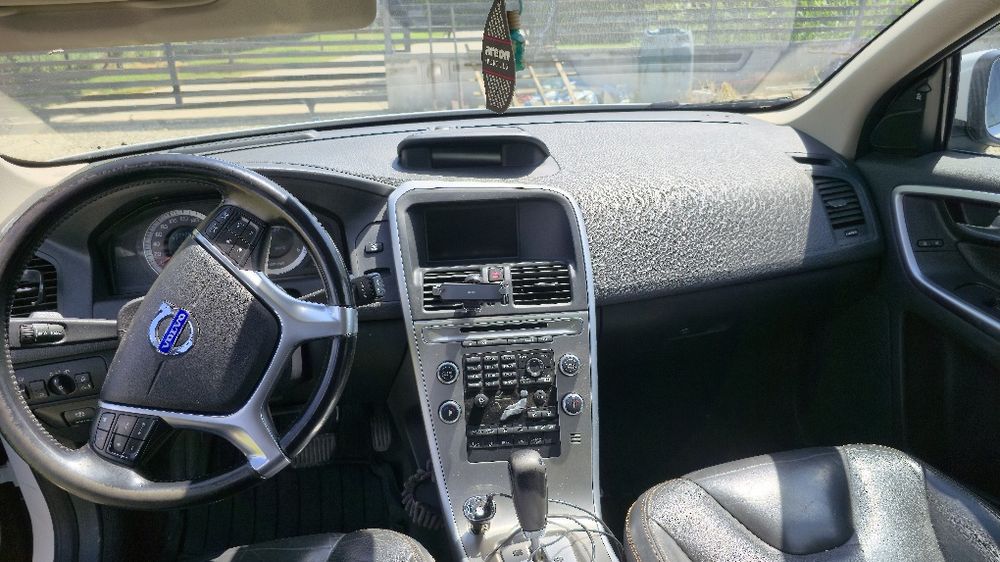 Vând Volvo XC60, tracțiune integrală 4x4, cutie automată, diesel