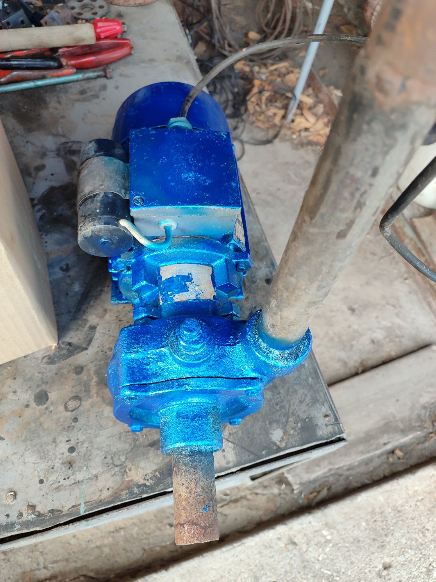 Помпа за вода 1 цол.профисионално зарядно 12/24 v.