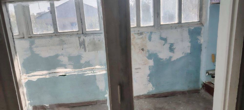 kogon shaxrida  2 etajlik  domni 2 etajida 2 xonalik kv sotiladi fakel