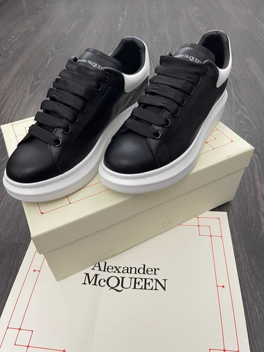 Adidasi Alexander McQueen black & white full box
