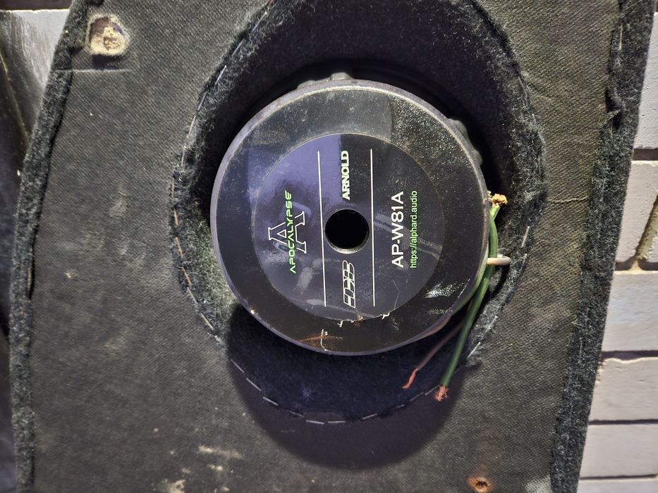 Полка с колонками 20