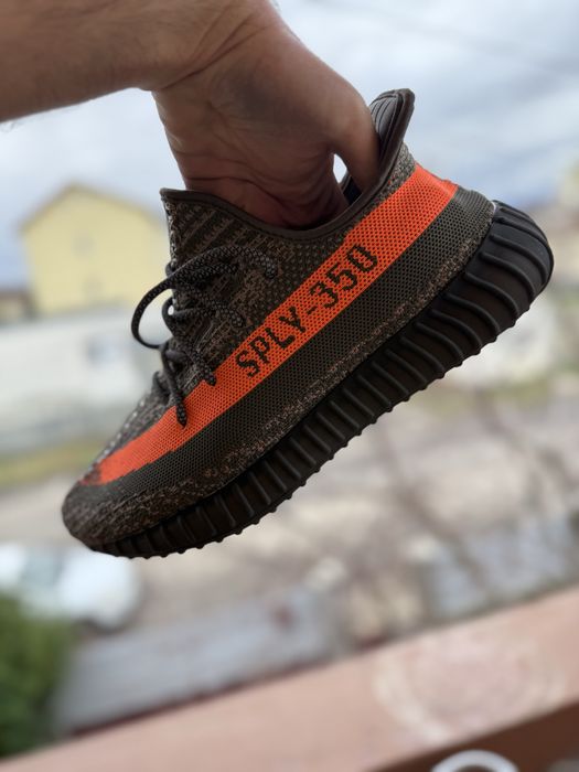 Yeezy 350V2 Carbon Beluga marimea 39