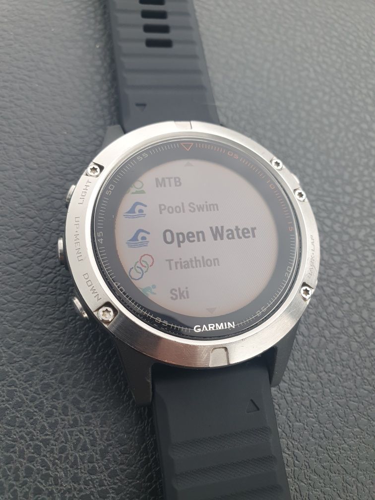 Продавам часовник Garmin Fenix 5 Silver