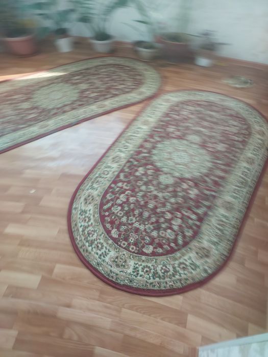 Продаю комплект ковров