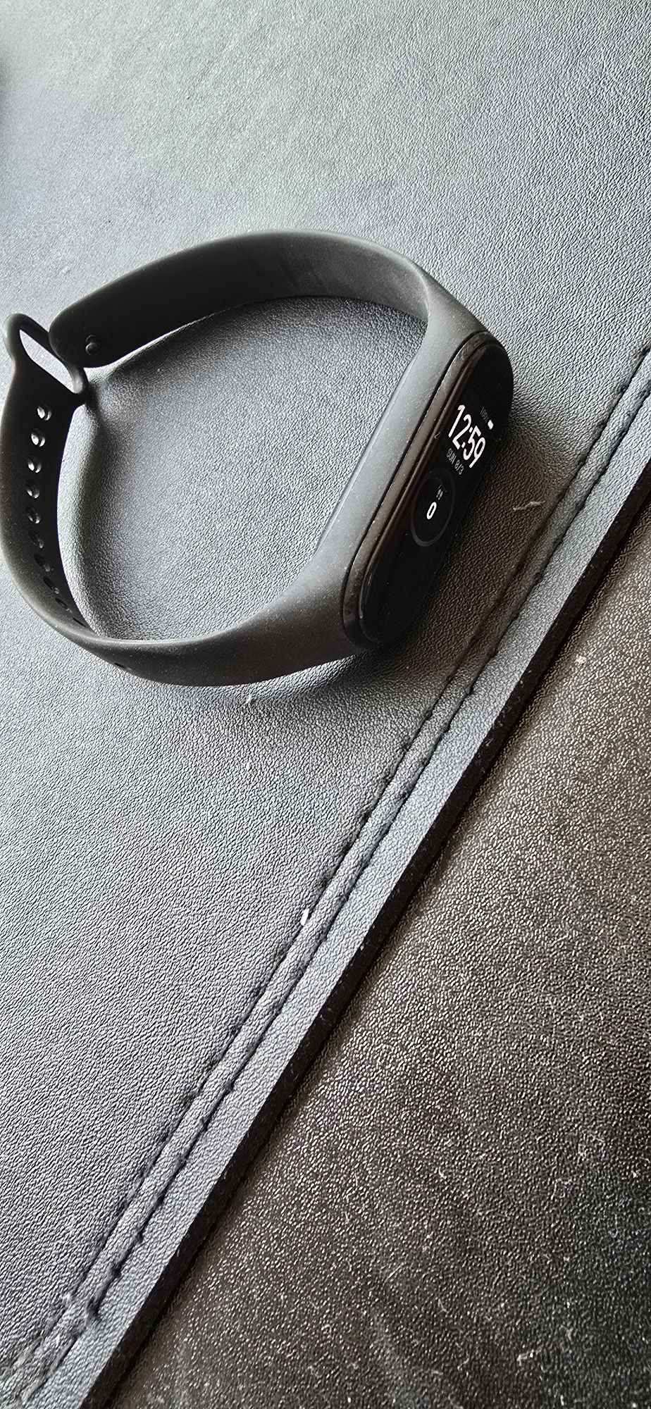 Продавам Mi Smart Band 4