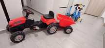 Tractor cu pedale pentru copii