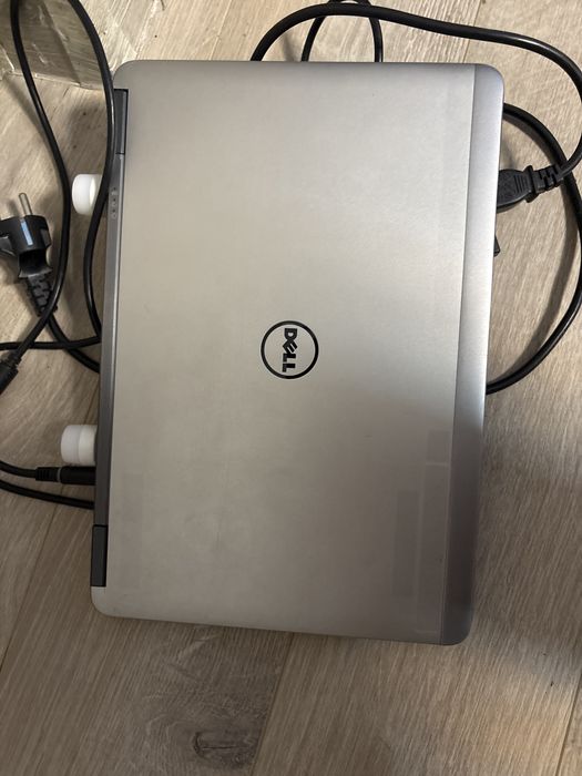 Vand laptop dell urgent de piese