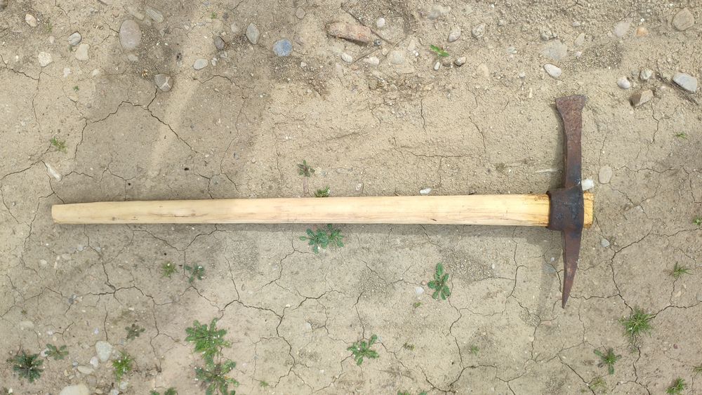 Târnăcop facut la forjă