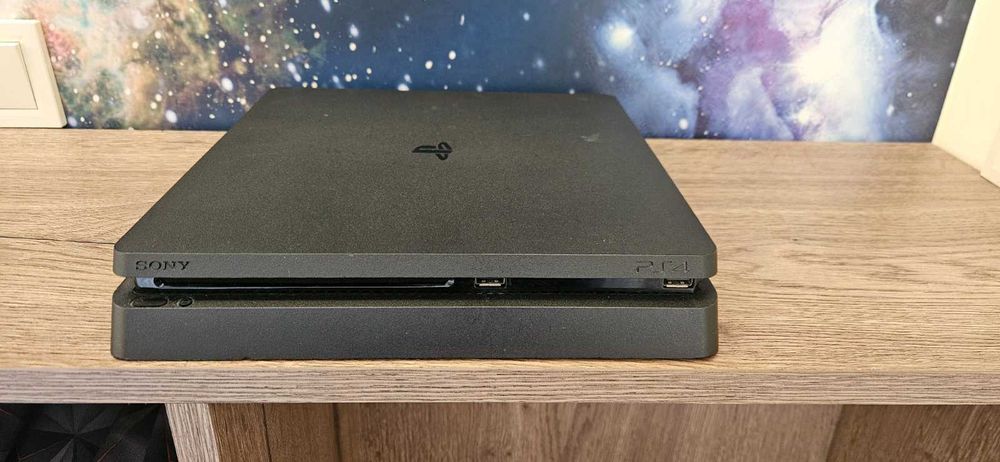 PlayStation 4 + 2 джойстика + 3 топ игри – Грабни го сега!