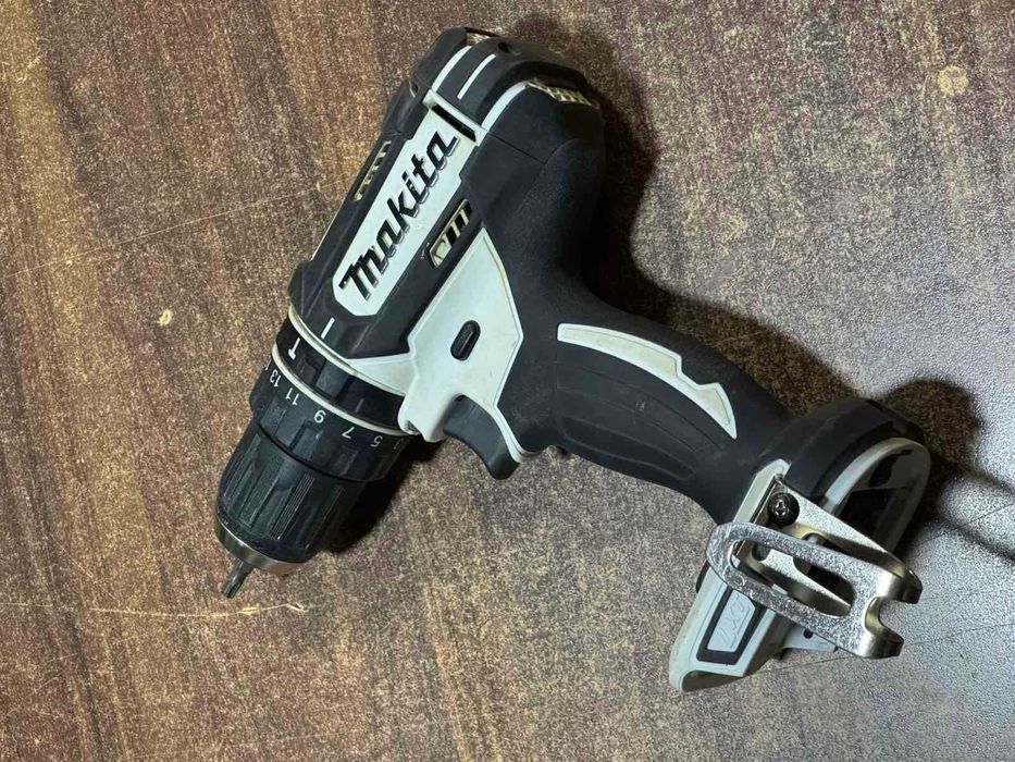 Продавам комплект Makita – винтоверт + батерия + зарядно