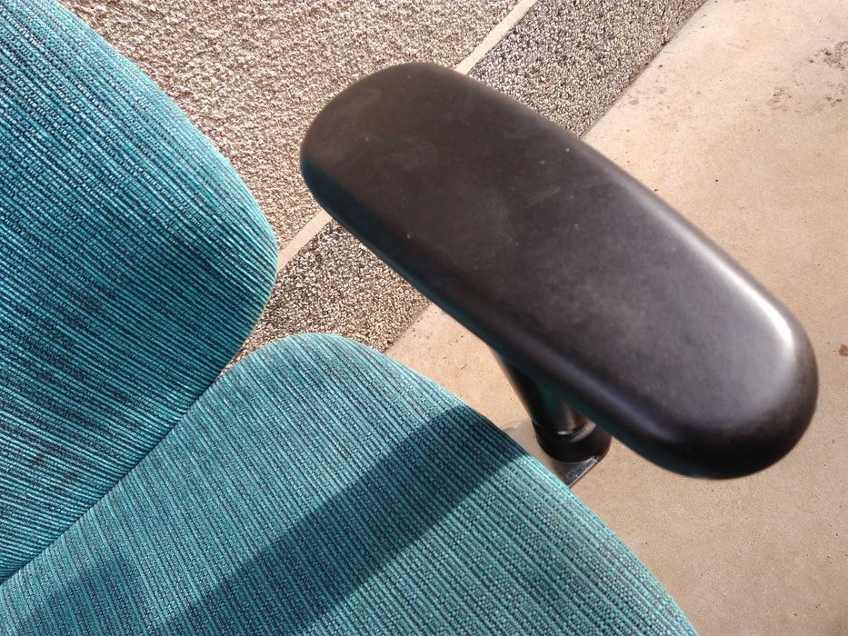 Офис стол - въртящ се, регулиране на височина и на подлакътниците