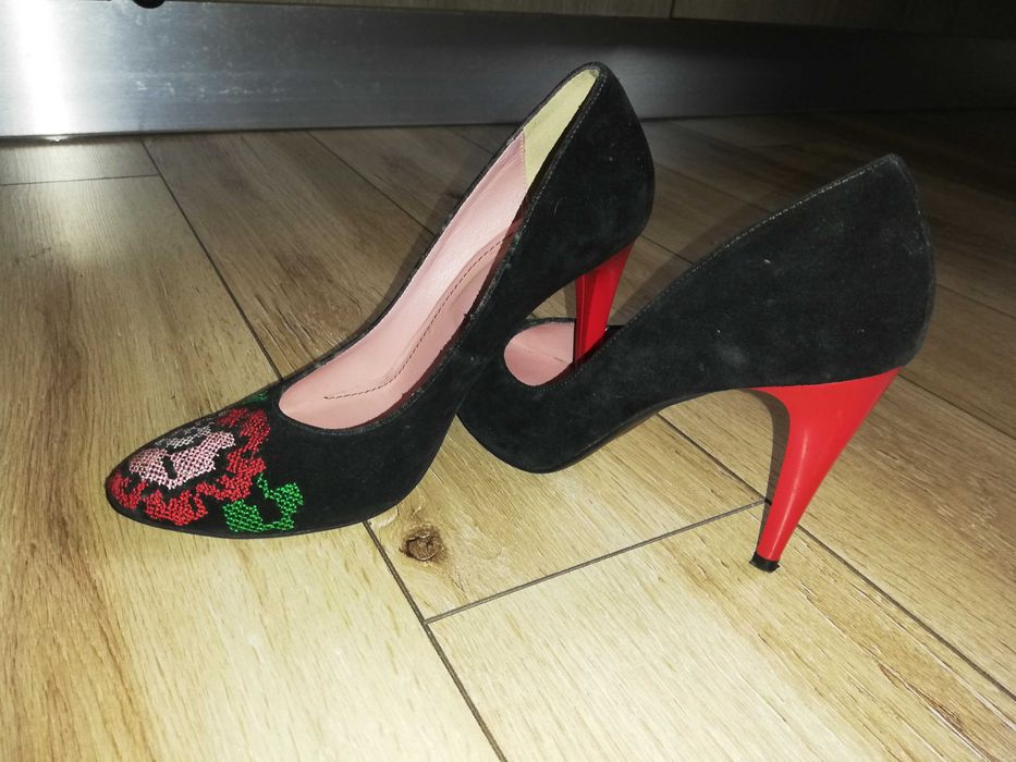 Vand pantofi si botine