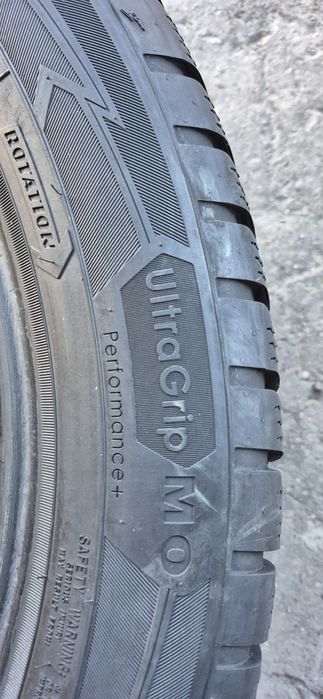 4 anvelope iarna Goodyear 275/45/21.Pretul este pe bucata