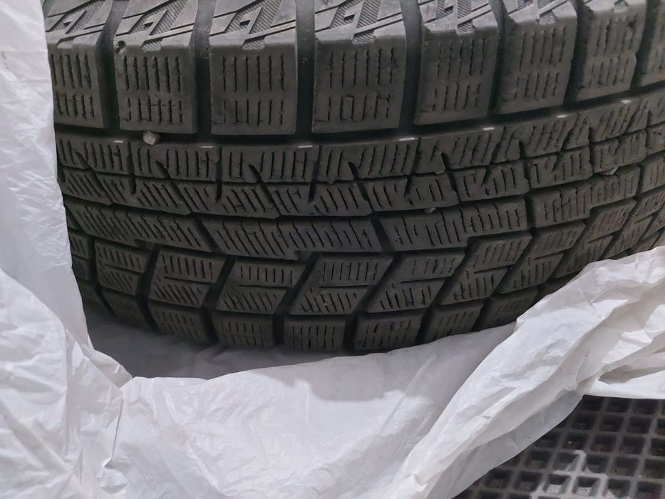 Продам 2 шины б/у