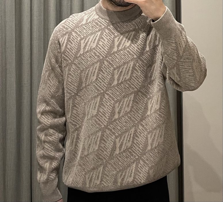 Кофта от Armani.