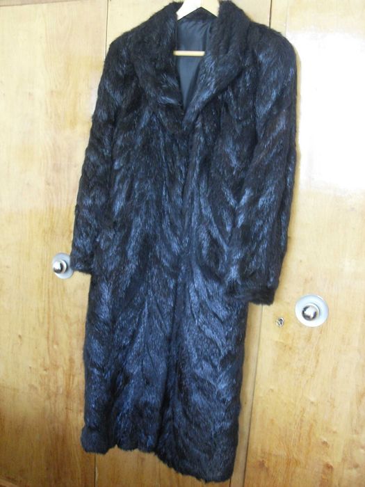 Продавам кожено палто