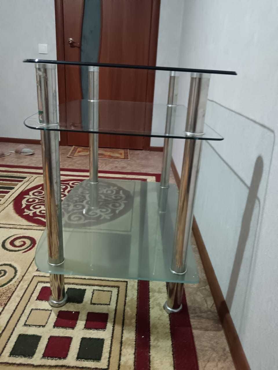Продам стеклянную подставку под телевизора