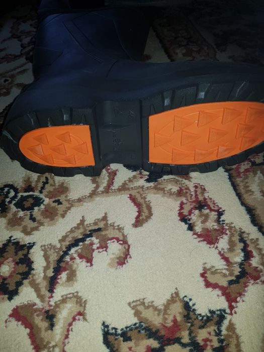 Продам сапоги болотные  новые