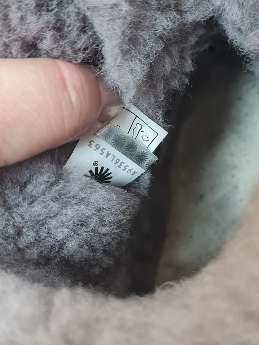 Cisme UGG nr 40 foatre buna.