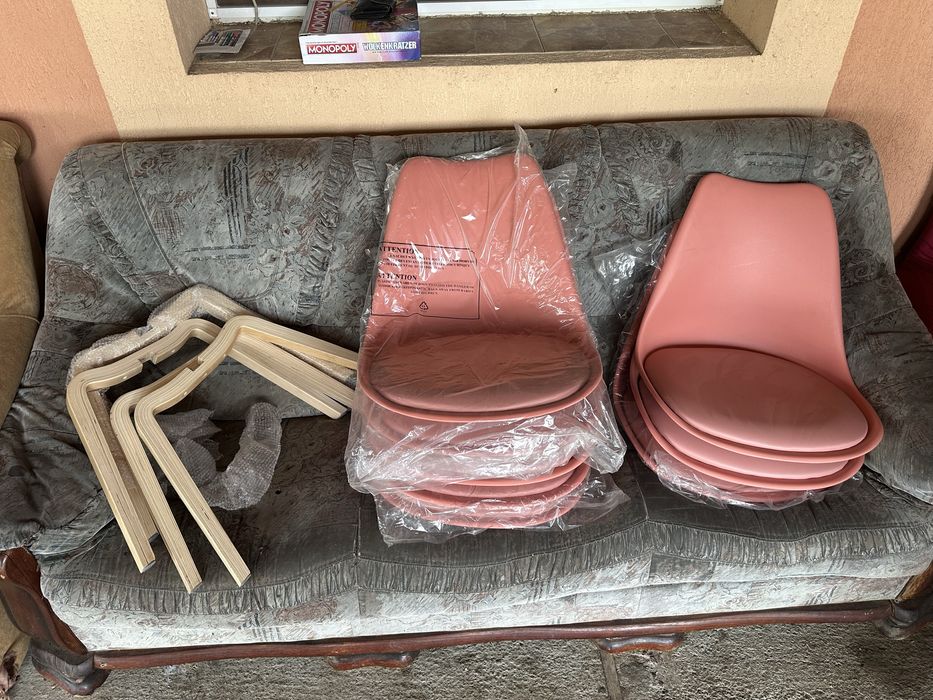9 Scaune Noi Plastic si Piele