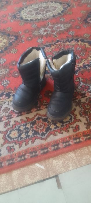 Отдам бесплатно детские зимние сапоги